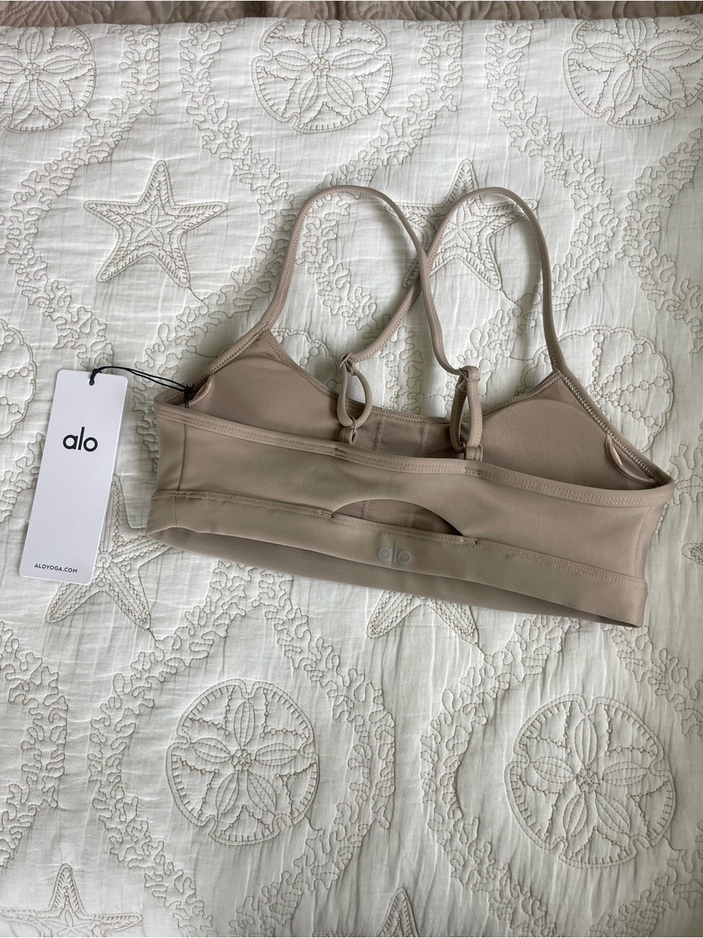 ALO Yoga Airlift Intrigue Sports Bra - Picture 6 of 6